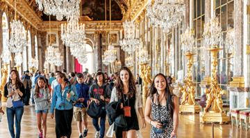 ACIS participants walking through Versailles