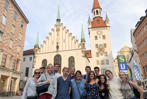 An ACIS group at the Old Town Hall in Munich.