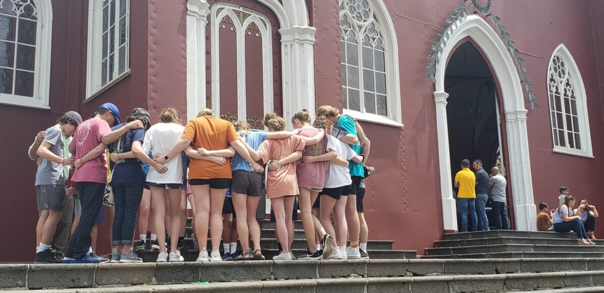 Students at a Costa Rica cathedral