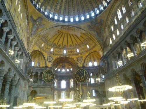 Istanbul_Hagia_Sophia_Interior_Domes_Lights_and_Windows