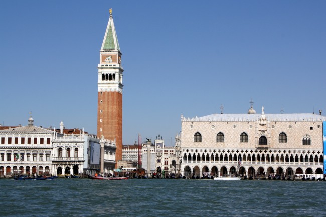 Venice_Campanile_di_San_Marco_Doges_Palace_From_Watertaxi