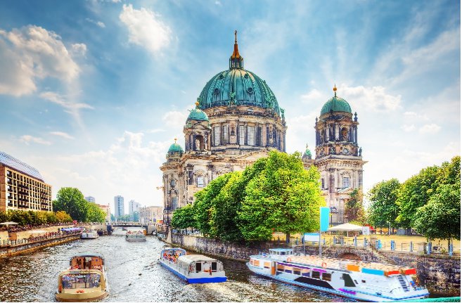 Educational tour to Germany: Berlin_Cathedral_with_Boats_on_Canal
