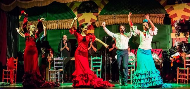 Spanish Language Resources: Flamenco_en_el_Palacio_Andaluz,_Sevilla,_España