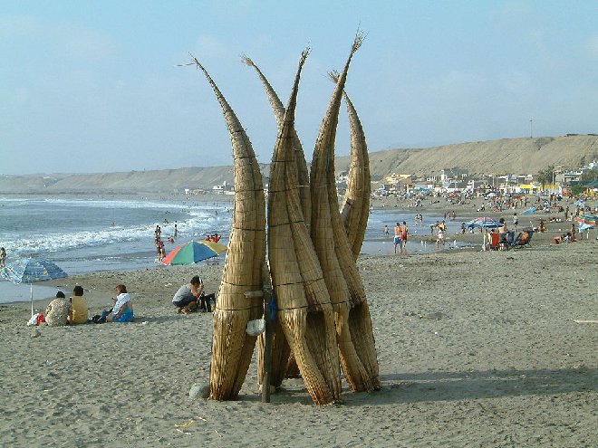 Peru_Huanchaco_Typical_Fisherman_reed_boats