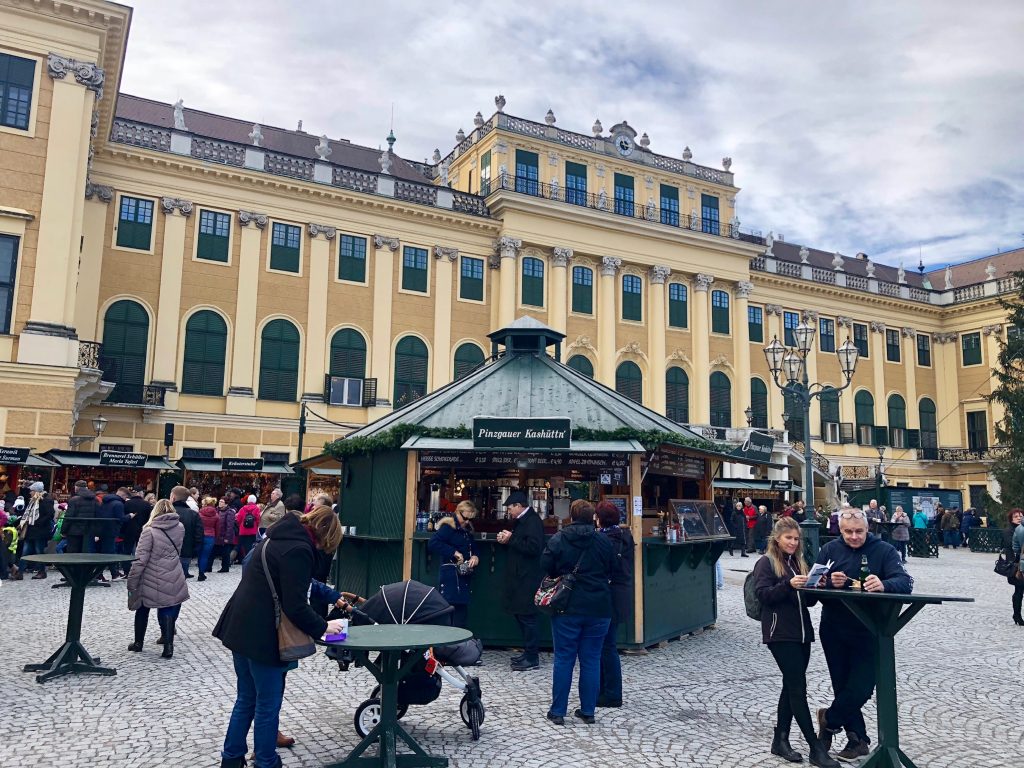 Christmas market in front of Schönbrunn Palace